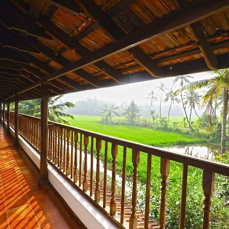 Kumarakom Heritage Resort Kottayam Exterior photo