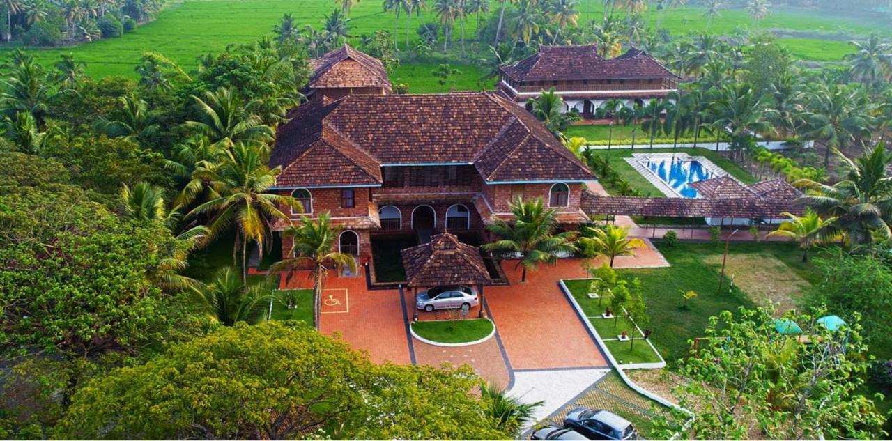 Kumarakom Heritage Resort Kottayam Exterior photo