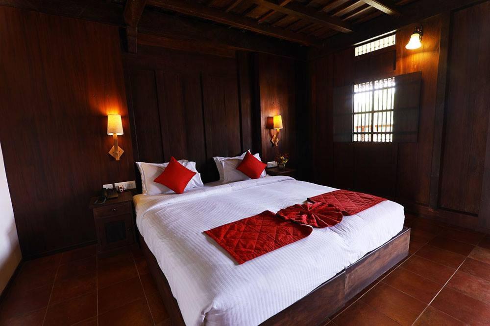 Kumarakom Heritage Resort Kottayam Exterior photo