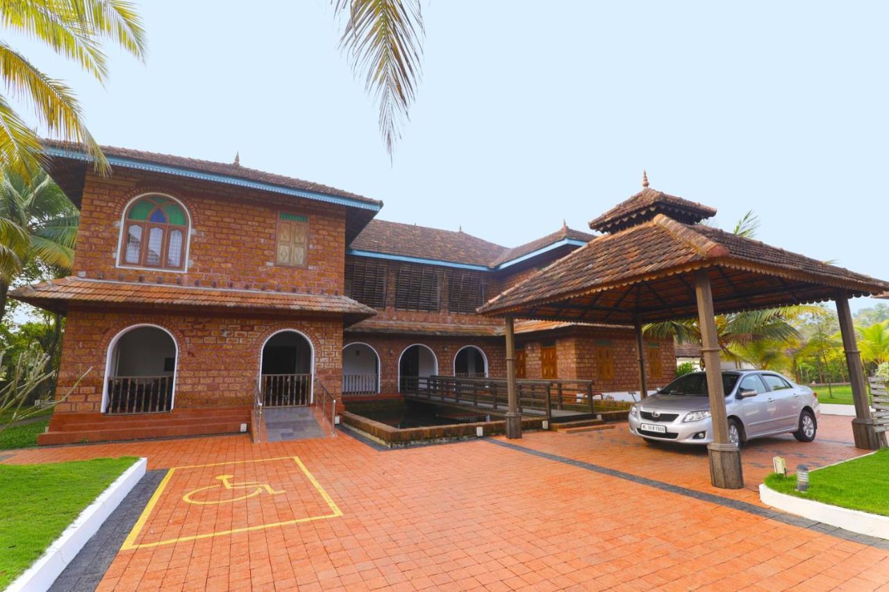 Kumarakom Heritage Resort Kottayam Exterior photo