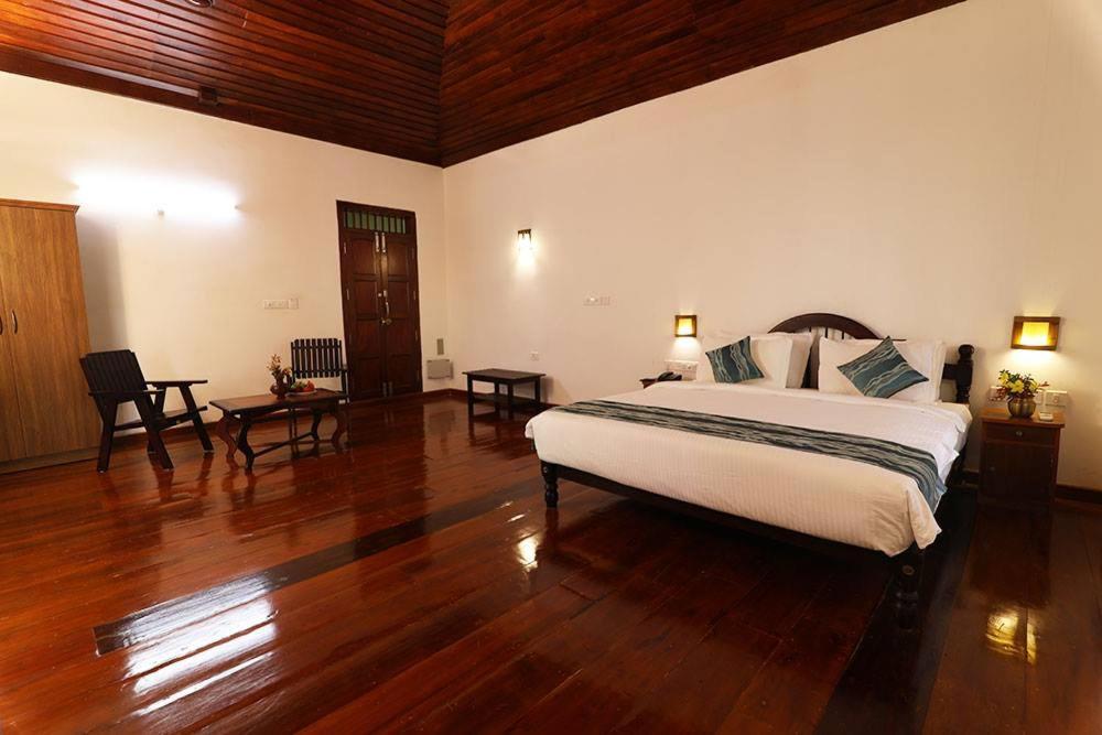 Kumarakom Heritage Resort Kottayam Exterior photo